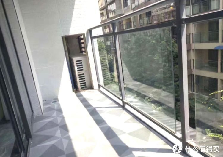 119㎡現(xiàn)代簡(jiǎn)約三居室，20萬(wàn)全包給熟人裝修，還沒(méi)開始入住先曬曬