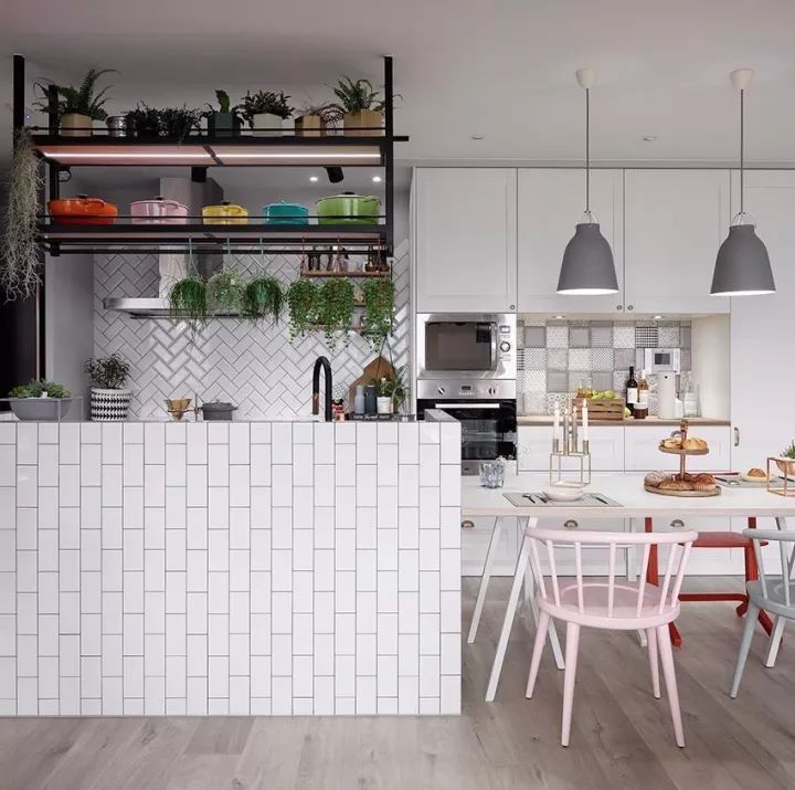 廚房吊軌門(mén)效果視頻_紅磚裝修廚房櫥柜效果圖片大全_廚房門(mén)裝修效果圖