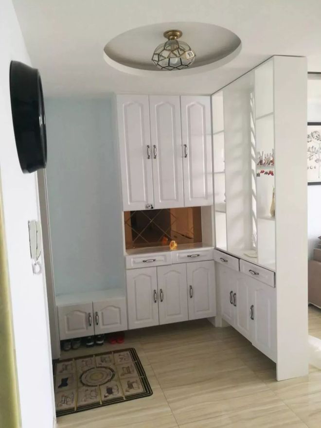 客廳鞋柜隔斷裝修效果圖_玄關鞋柜隔斷裝修效果圖_隔斷鞋柜裝修效果圖