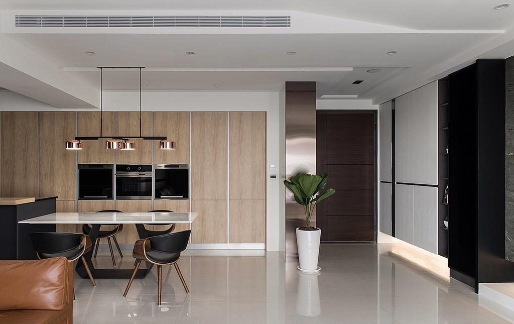 現(xiàn)代簡約風(fēng)裝修，客廳光線明亮，衣帽間設(shè)計很特別，看一眼就喜歡