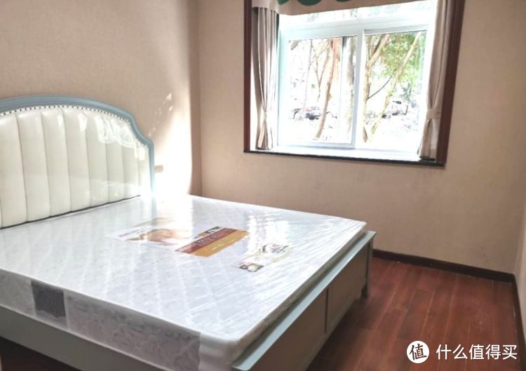 136㎡錯層大四房，優(yōu)雅的新中式裝修，衣柜里面裝廁所，誰見過？