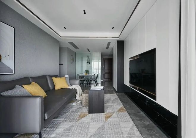 100平米的現(xiàn)代簡約風(fēng)新房，裝修效果大氣又時尚，入戶就被吸引了