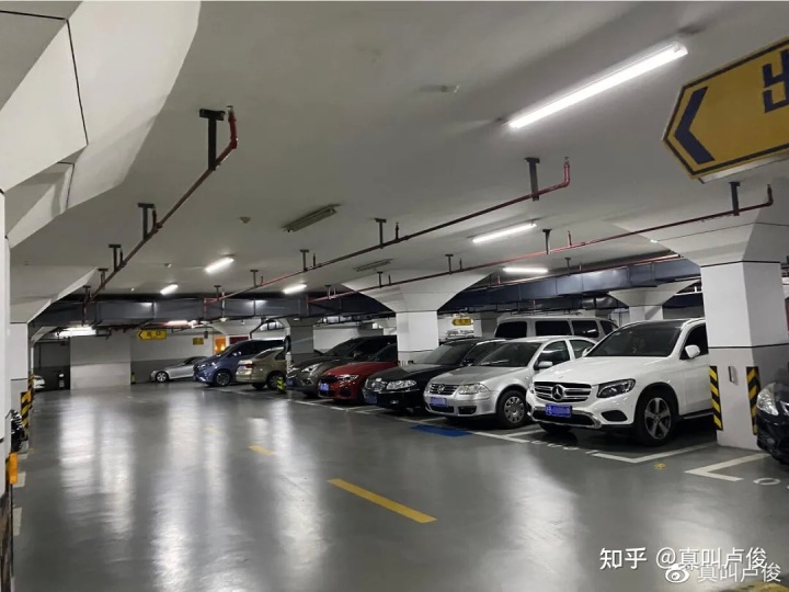 “我這輩子沒見過這么好的車庫。”