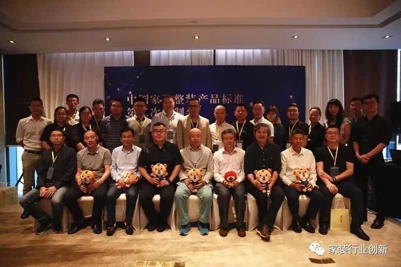 青島裝修設(shè)計_上海裝修展會春亭設(shè)計棒_咖啡廳裝修效果圖 設(shè)計