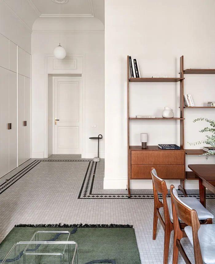 客餐廚一體化，臥室?guī)И毩⒁旅遍g，化繁為簡的裝修，簡潔不失高級