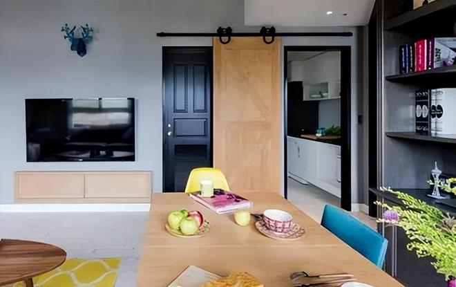 廚房裝什么門好，有錢人都是選這種，一問(wèn)老師傅才知道好處多